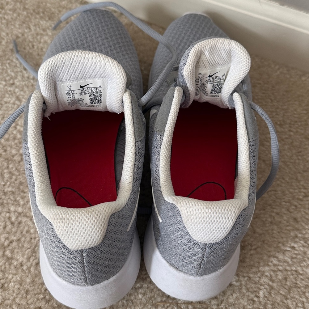 Nike Light Gray Tanjun - Picture 2 of 3